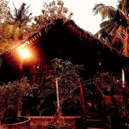 Aliya Riverside&Safari Resort Udawalawe Exterior foto