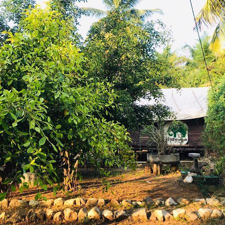 Aliya Riverside&Safari Resort Udawalawe Exterior foto