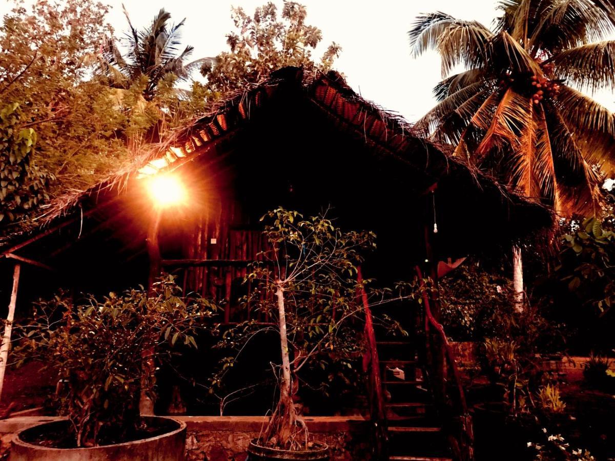 Aliya Riverside&Safari Resort Udawalawe Exterior foto