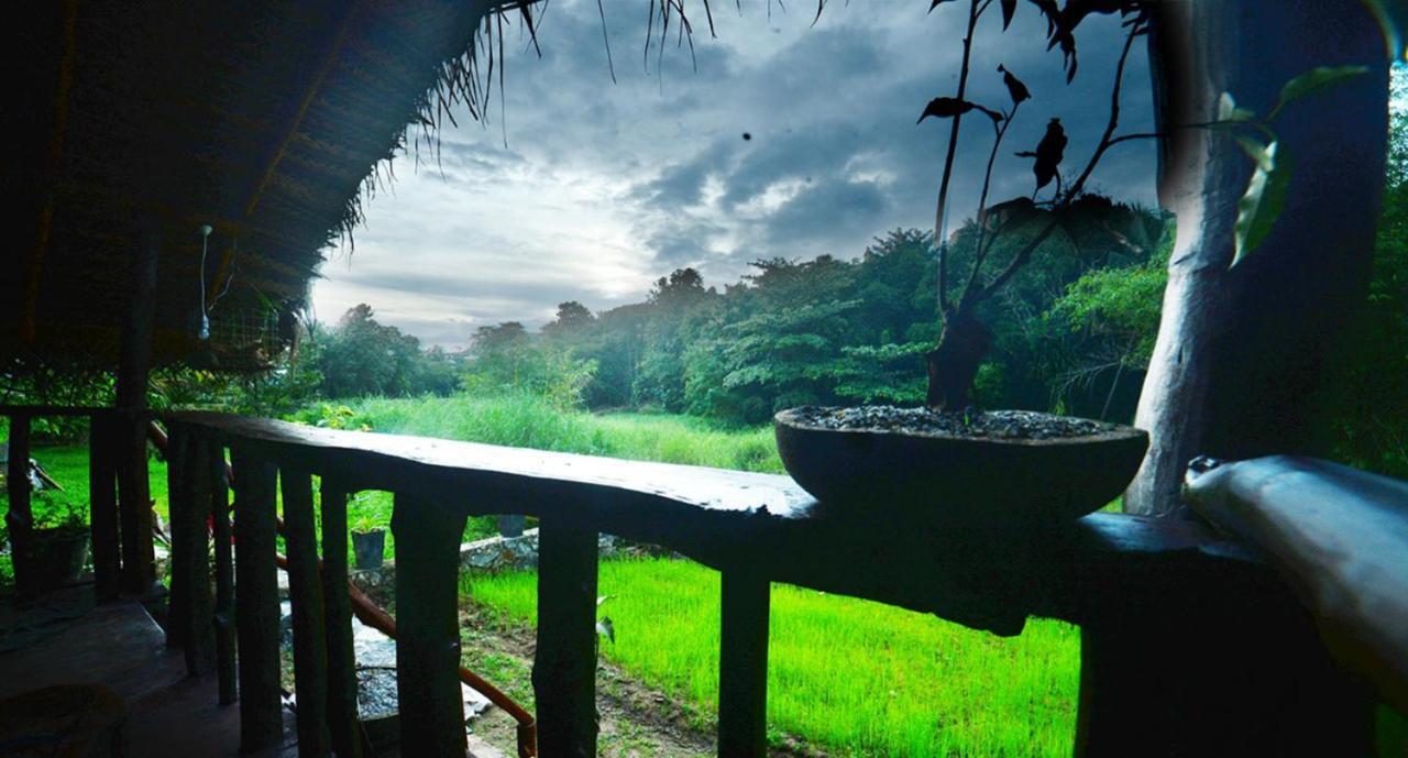 Aliya Riverside&Safari Resort Udawalawe Exterior foto
